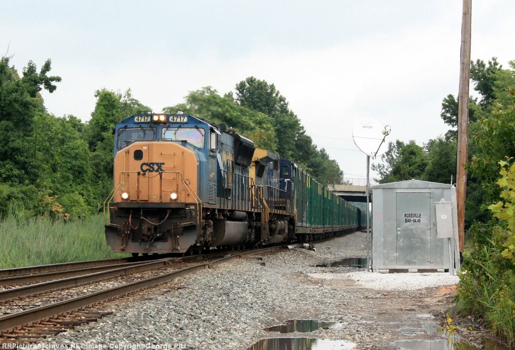CSX 4717 and train Q703